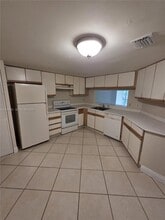 Building Photo - 9901 Westview Dr