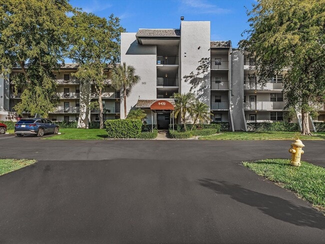 Building Photo - 9470 Poinciana Pl
