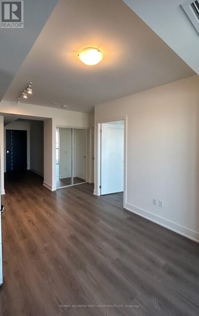 Photo du bâtiment - 2545 Simcoe St N