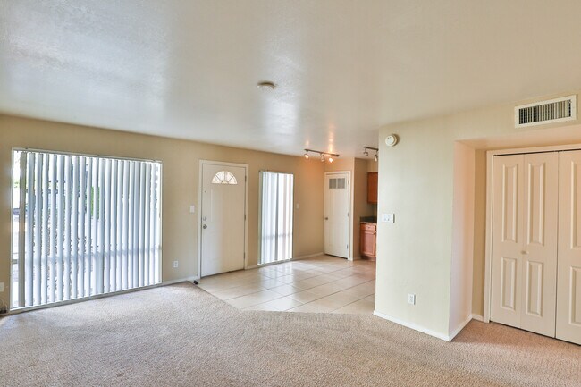 Building Photo - 425 E Brown Rd