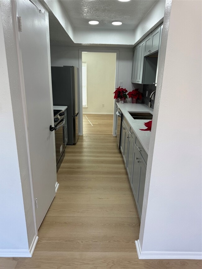 Building Photo - 6649 Westwick Dr