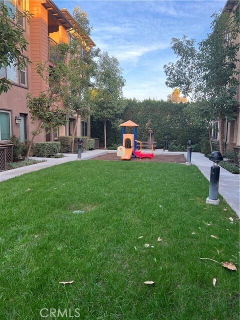 Foto del edificio - 1050 Lime Tree Pl