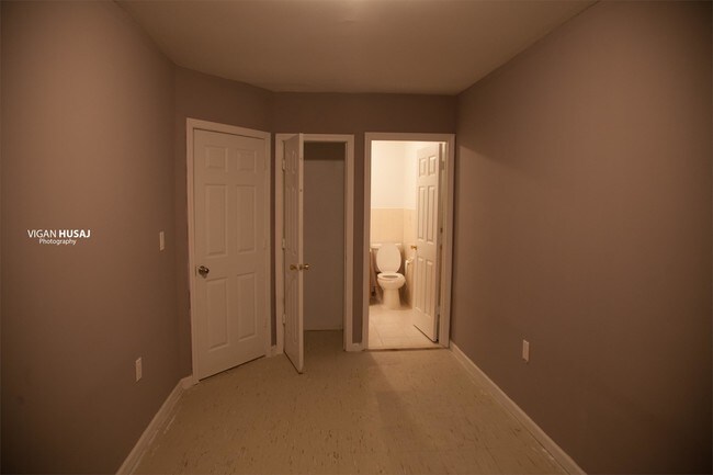 Building Photo - 2084 Valentine Ave