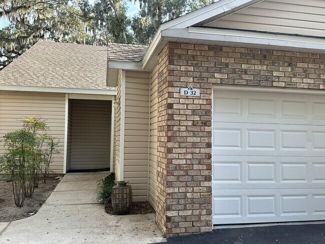 Building Photo - 4700 SW Archer Rd