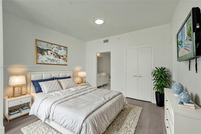 Building Photo - 888 Biscayne Blvd