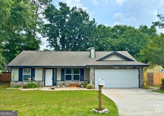 Building Photo - 330 McQueen Cir
