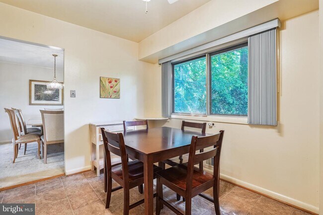 Foto del edificio - 6451 Queen Anne Terrace