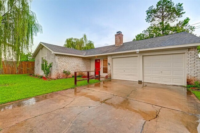 Building Photo - 2907 Meadowview Dr