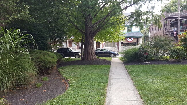 Building Photo - 885 Dennison Ave