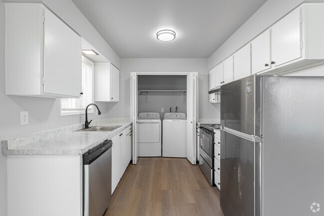 2BR, 1BA - 816SF - Kitchen - Heritage Townhomes