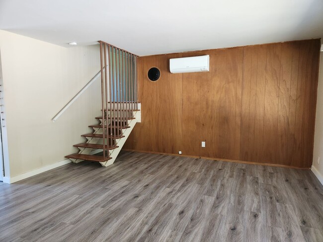 Building Photo - Spacious 3BR/2BA House with Garage