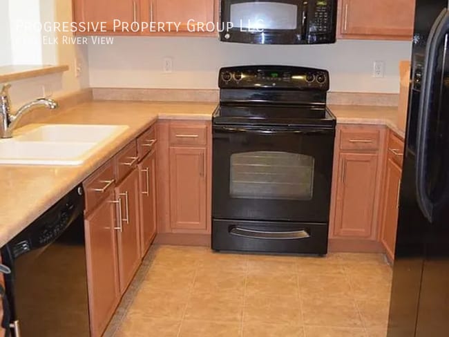 Building Photo - 8182 Elk River View