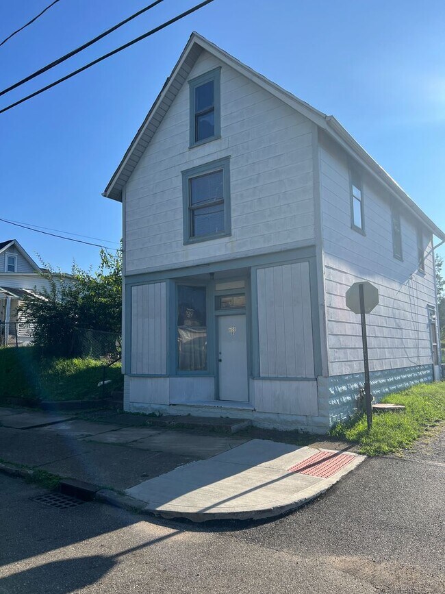 Building Photo - 1 Bedroom Studio Apartment for Rent
