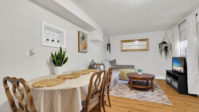 Building Photo - 2201 E Idlewild Ave