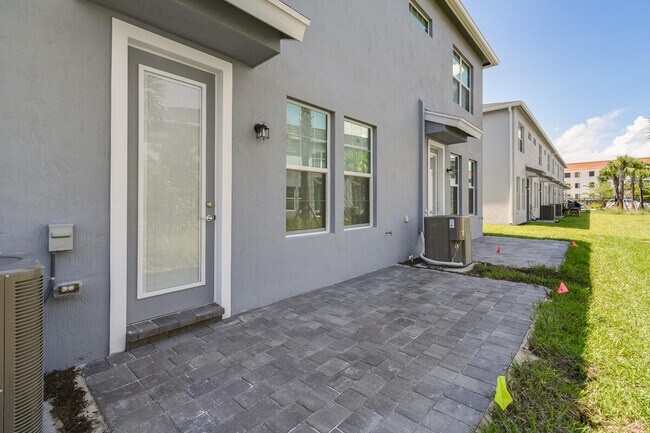 Building Photo - 1841 Roxy Way