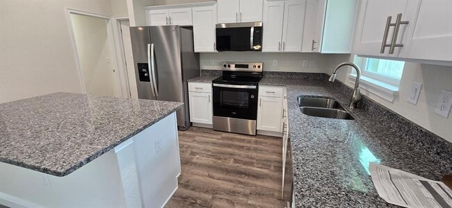 Building Photo - 25 Pecan Drive Pass