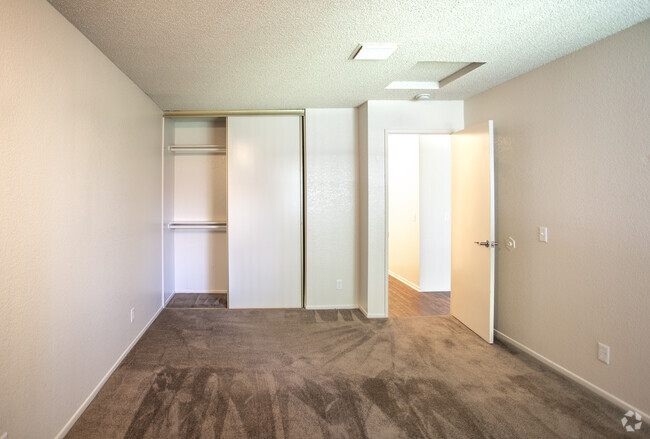 1BR, 1BA-720 SF - Sunset Ridge