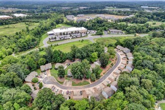 Building Photo - 2660 White Oak Ln