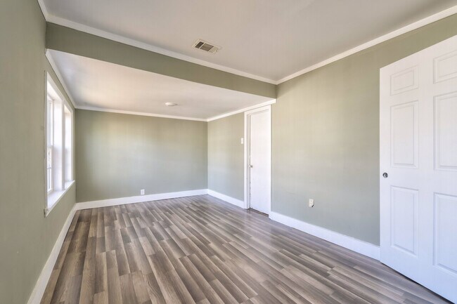 Building Photo - 108