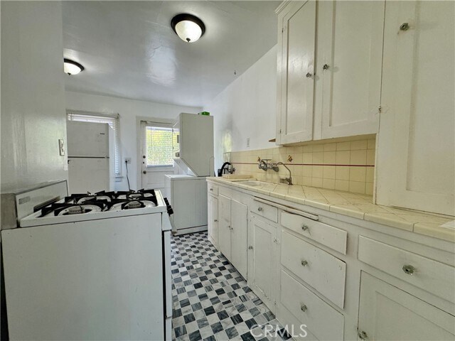Foto del edificio - 1714 Gillette Crescent