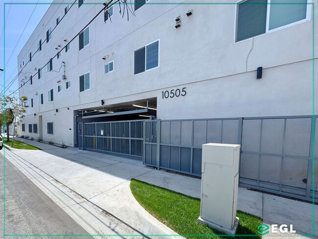 Building Photo - 1492