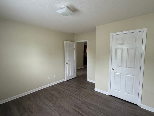 Building Photo - Two bedroom, 1 bath apartment in Graham (P...