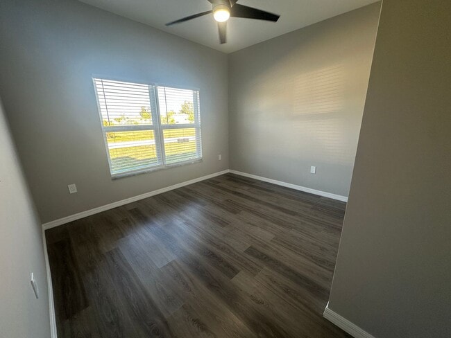 Foto del edificio - AVAILABLE MID APRIL- 4 Bedroom 2 bathroom 3 Car Garage NE Cape Coral Home with Screened Lania