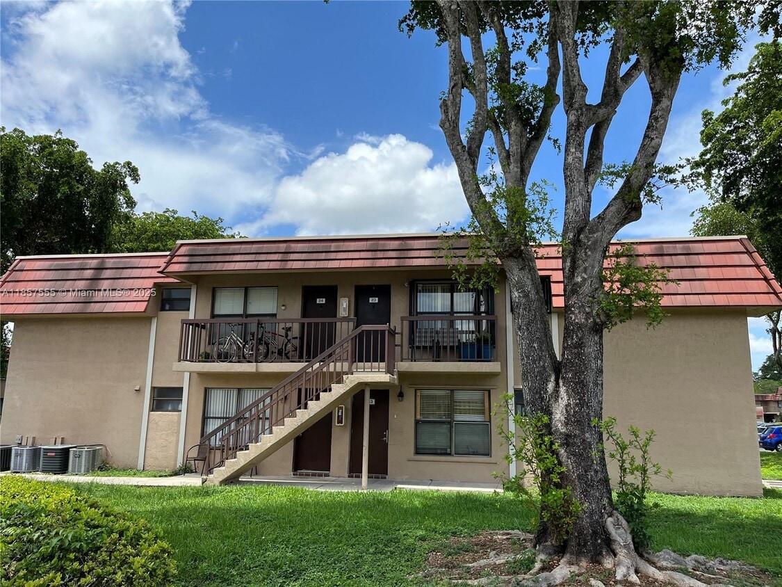 Primary Photo - 14865 SW 104th St