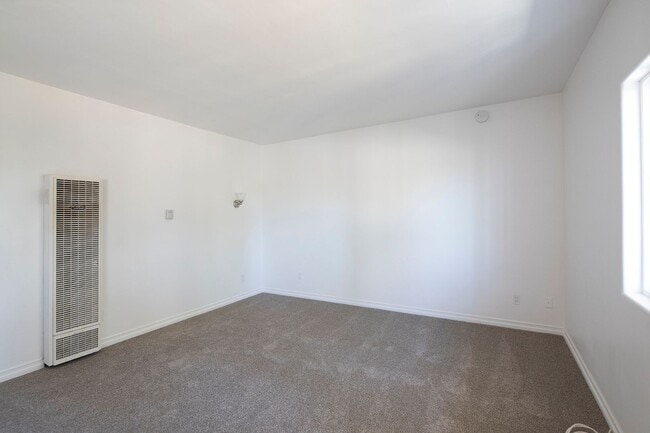 Building Photo - 1Br in Amazing Carlsbad Location ~ Less th...