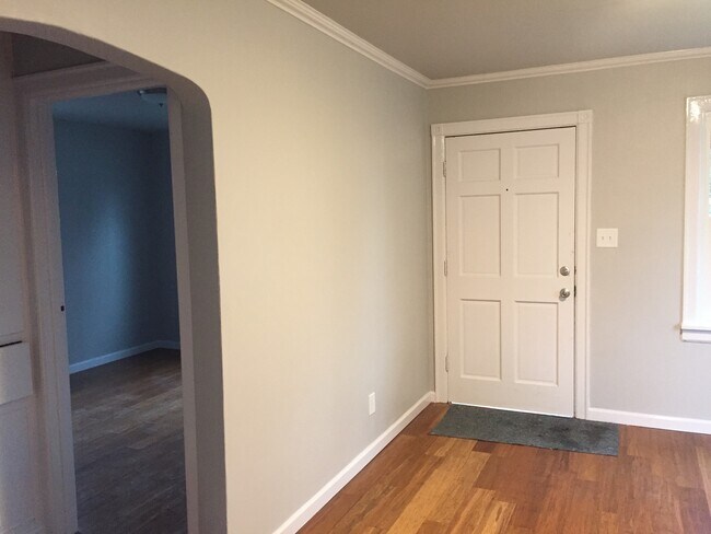 Building Photo - Beautifully remodeled 2 bed 1 bath home in Springfield!