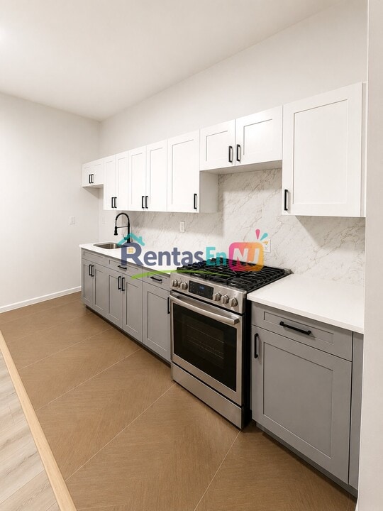 2 Bedrooms at 319 Hawthorne Ave #319/2L, Newark NJ — photo 1