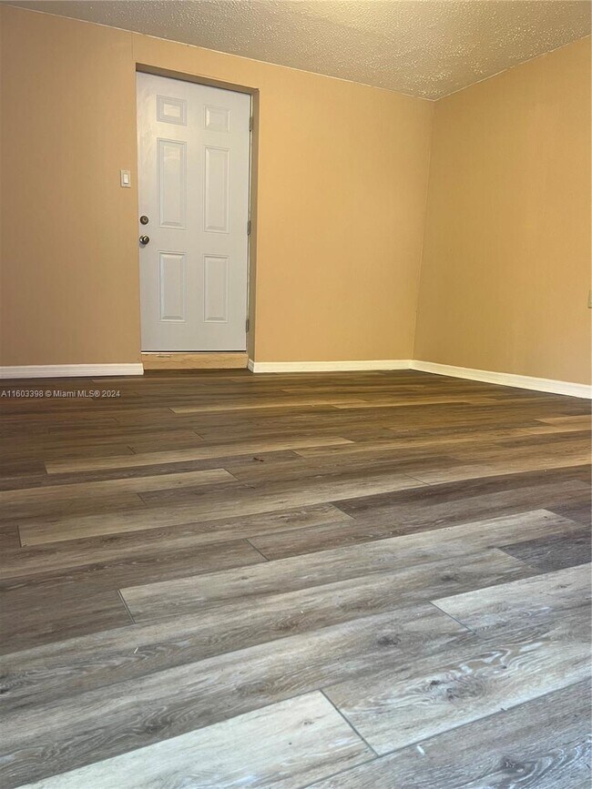 Building Photo - 3601 SW 43rd Ave