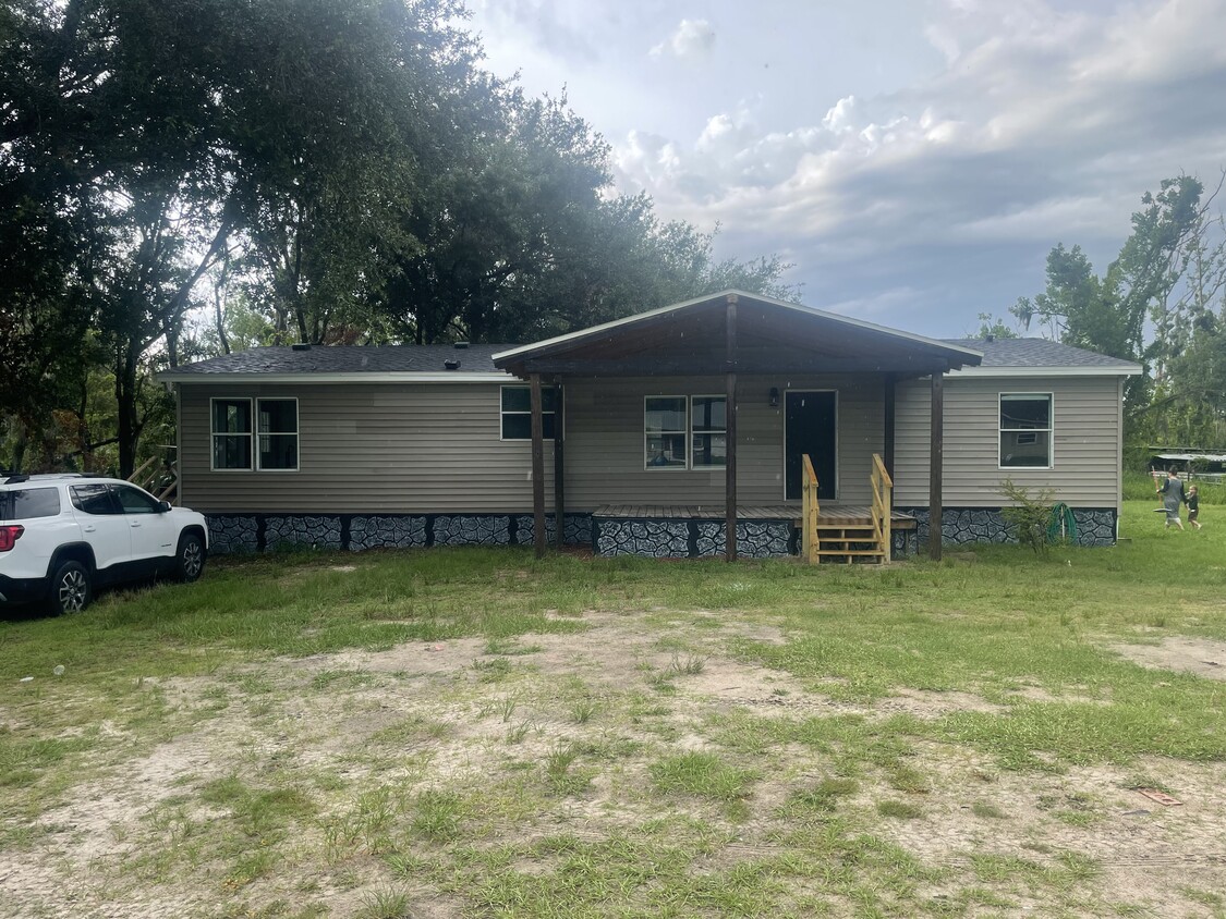 Front - 745 Dean St