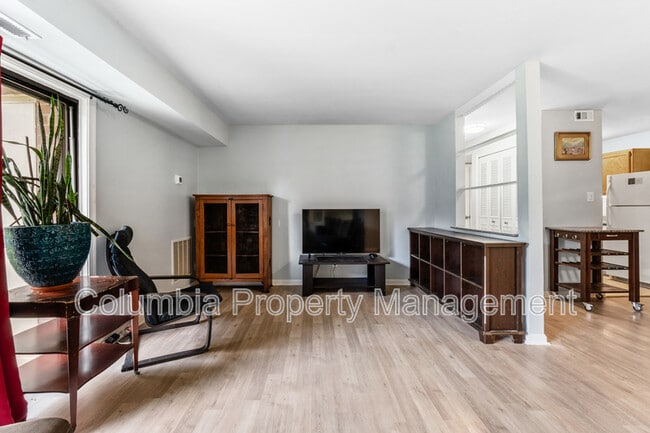 Foto del edificio - 5968 Westchester Park Dr