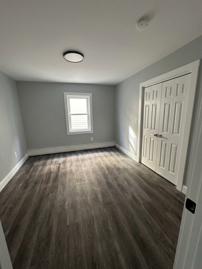 Foto del edificio - 313 E Grove St