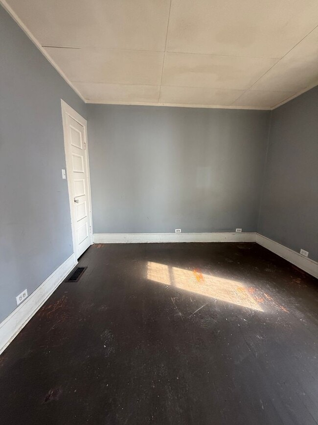 Building Photo - 51 James St