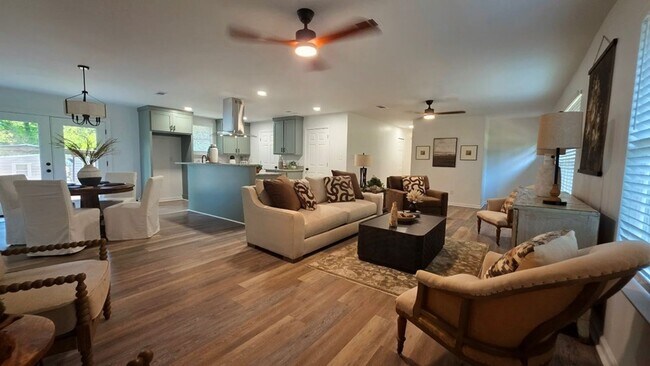 Foto del edificio - 989 Wadsworth Rd