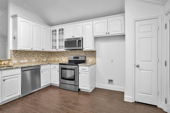Building Photo - 18511 Sunrise Pines Dr