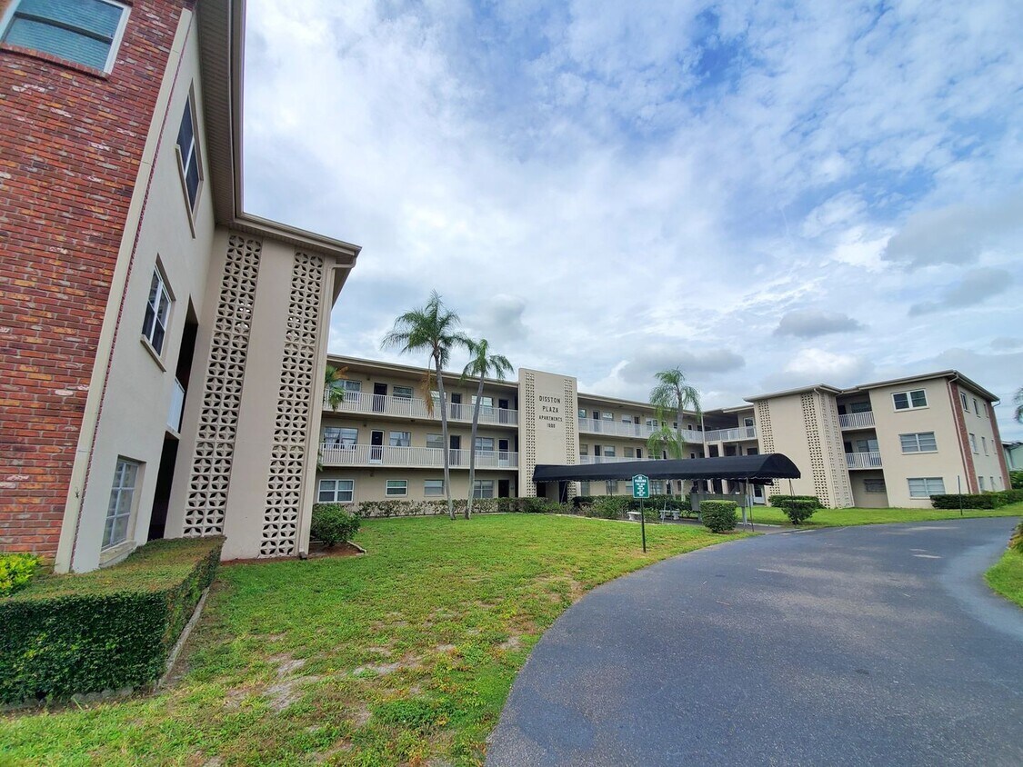 2 Bedroom 1 Bath Second Floor Condo in St.... - 2 Bedroom 1 Bath Second Floor Condo in St....
