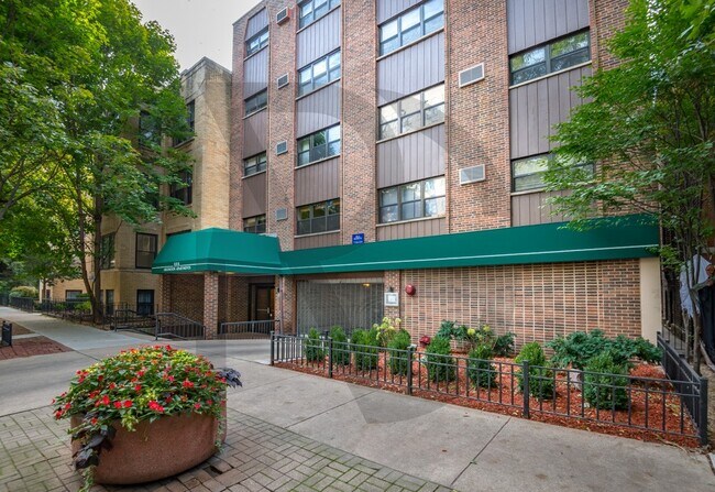 Foto del edificio - 563 W Arlington Pl