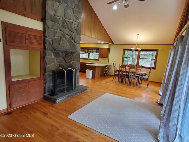 Building Photo - 367 Northern Pines Rd