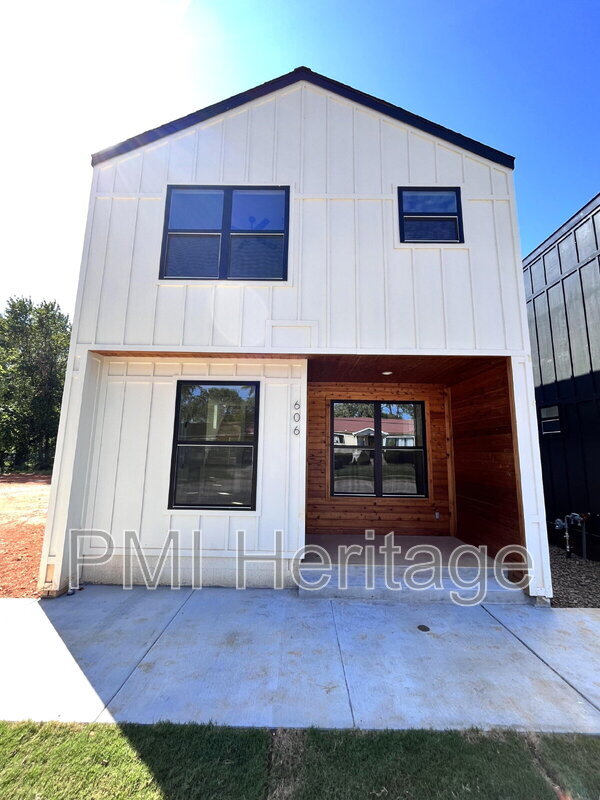 Photo - 604 N 6th St House