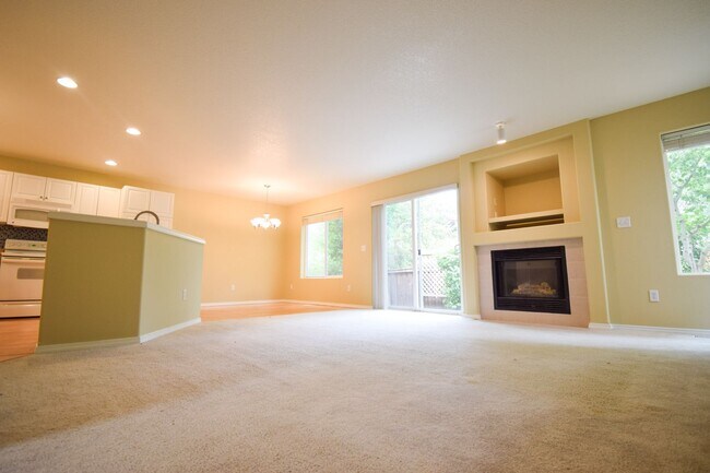 Foto del edificio - NEW LOWERED RENT!  Wow! Beautiful 4 Bedroo...