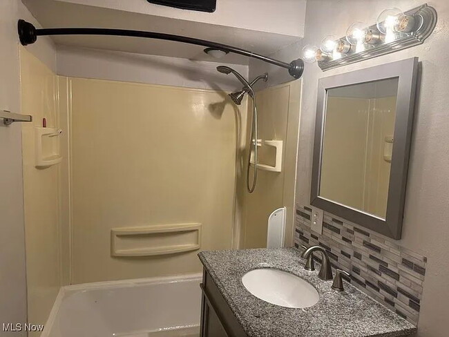 Foto del edificio - 3664 W 48th St