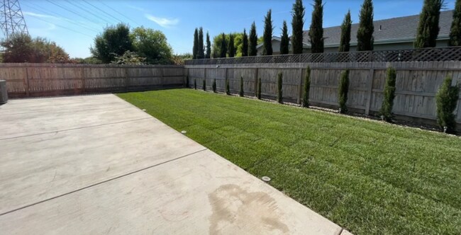 Building Photo - 2494 Valdes Dr