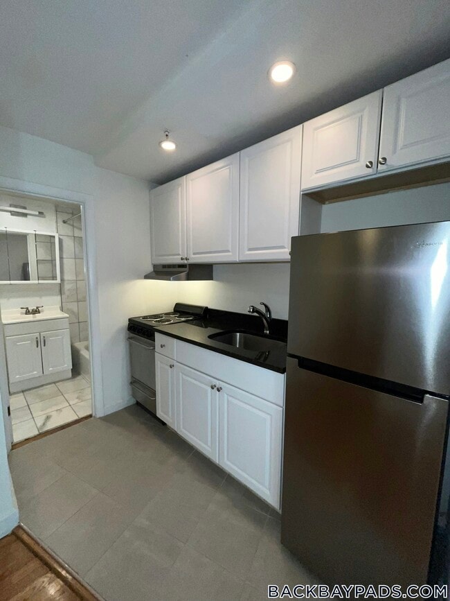 Building Photo - 529 Beacon St