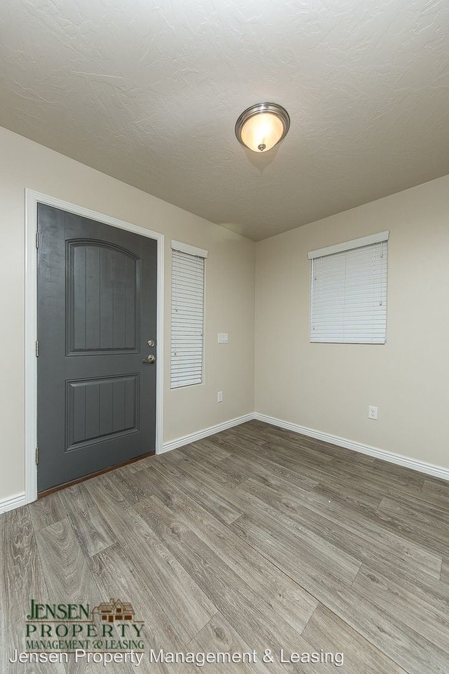 Building Photo - 4 br, 3 bath House - 3677 East Tauri Way
