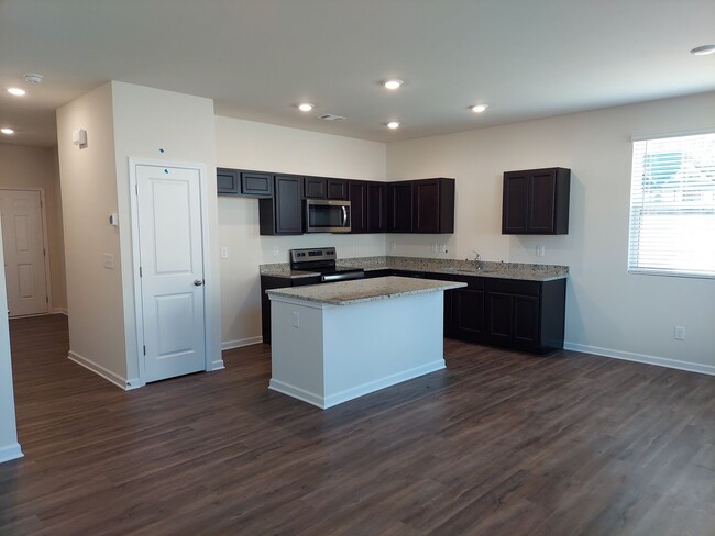 Building Photo - Newly Built Beautiful Townhome for Rent in...