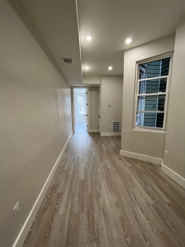 Unit 1 - 300 Palisade Ave