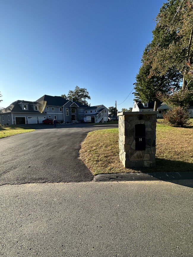 Entrance and mailbox. - 16 Crescent Beach Dr